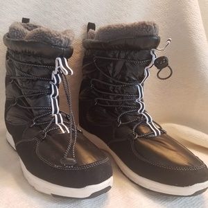 Khombu Winter Boots (Women Size 11)